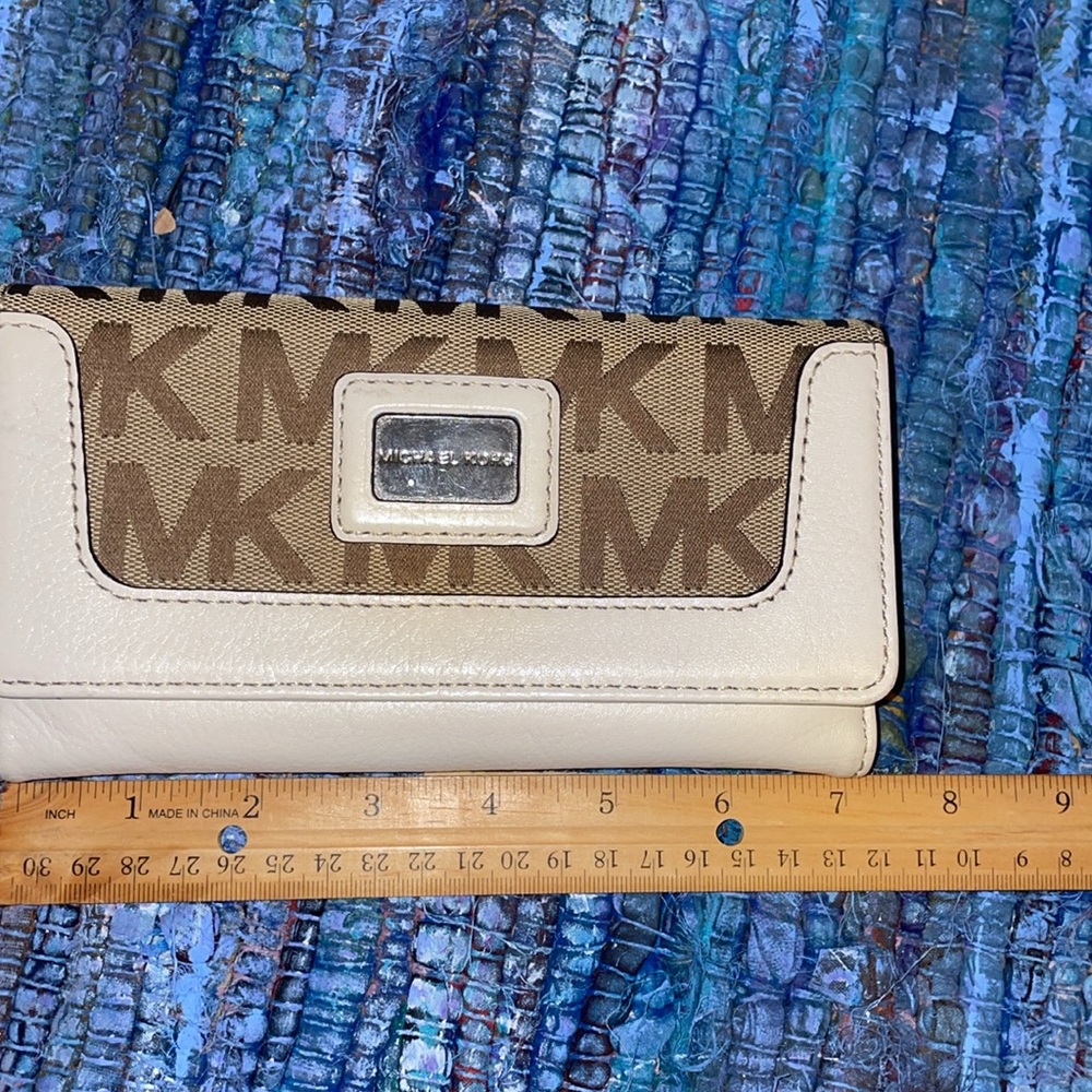 Michael Kors Brown and Cream Wallet. EUC. - Picture 11 of 13